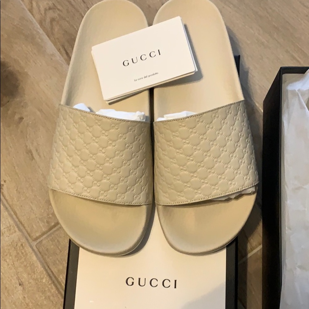 *Authentic* Gucci slides worn once. 🌻